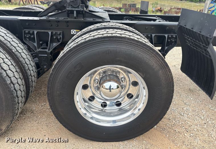 image for item EF3098 2020 Kenworth T880 semi truck