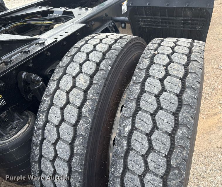 image for item EF3098 2020 Kenworth T880 semi truck