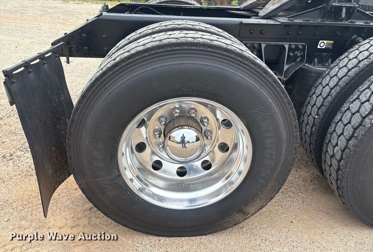 image for item EF3098 2020 Kenworth T880 semi truck