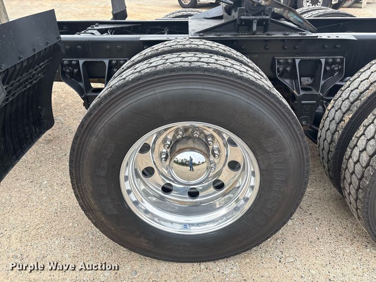 image for item EF3098 2020 Kenworth T880 semi truck