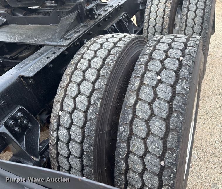 image for item EF3098 2020 Kenworth T880 semi truck