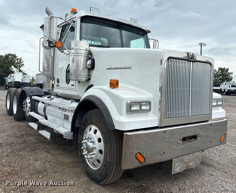 image for item EG5806 2012 Western Star 4900 Conventional  semi truck