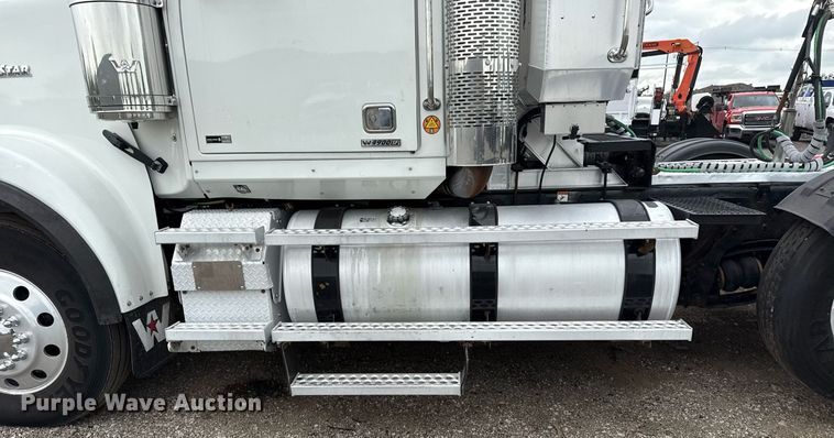 image for item EG5806 2012 Western Star 4900 Conventional  semi truck