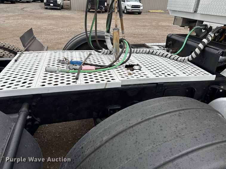 image for item EG5806 2012 Western Star 4900 Conventional  semi truck