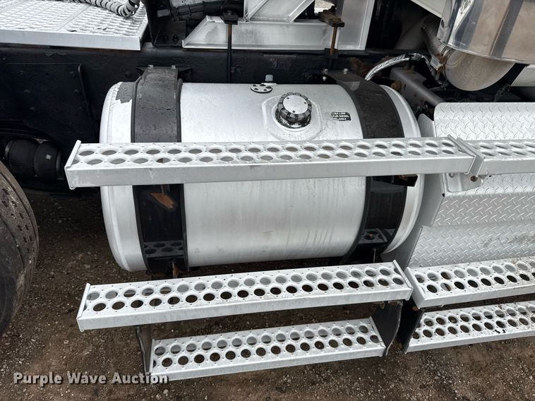 image for item EG5806 2012 Western Star 4900 Conventional  semi truck