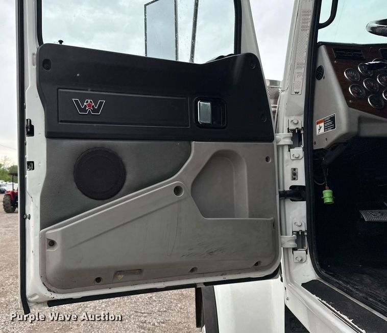 image for item EG5806 2012 Western Star 4900 Conventional  semi truck