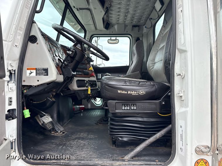 image for item EG5806 2012 Western Star 4900 Conventional  semi truck