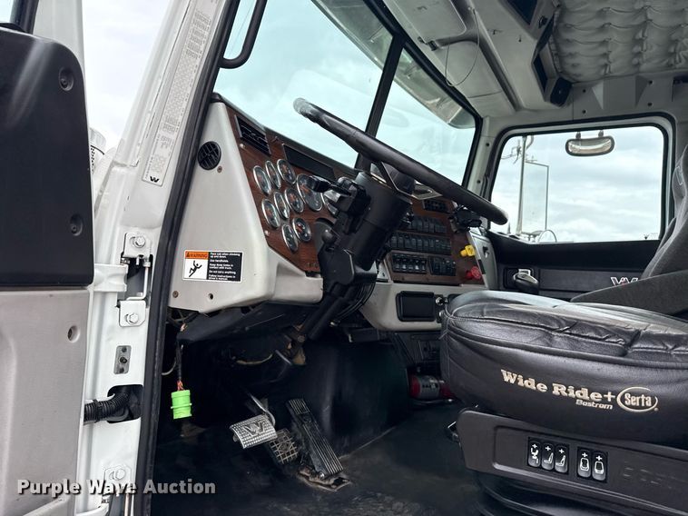 image for item EG5806 2012 Western Star 4900 Conventional  semi truck