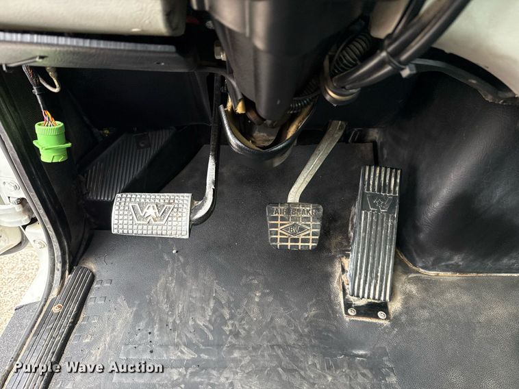 image for item EG5806 2012 Western Star 4900 Conventional  semi truck