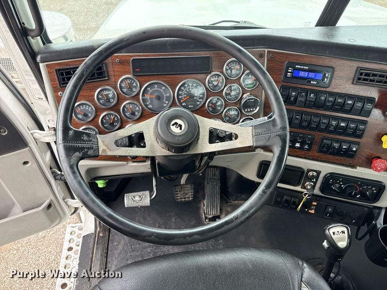 image for item EG5806 2012 Western Star 4900 Conventional  semi truck