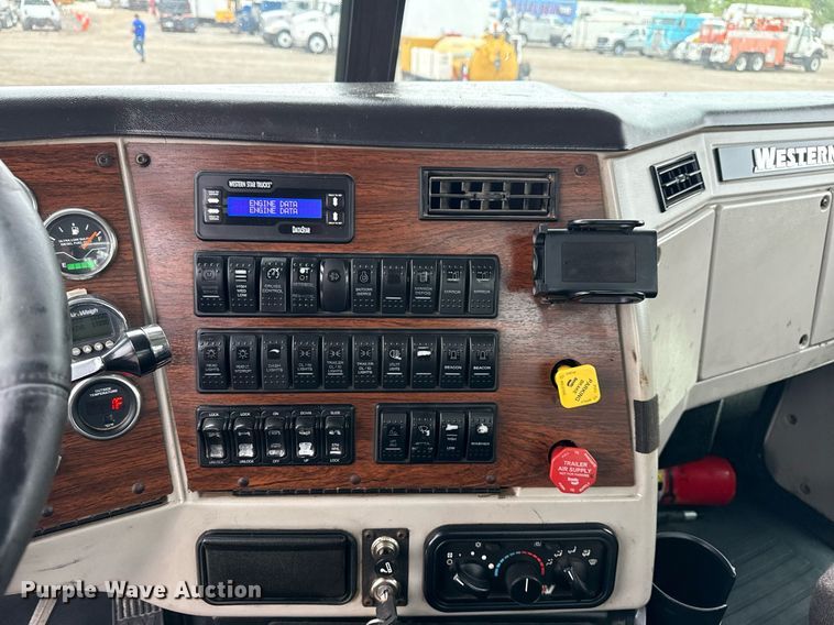 image for item EG5806 2012 Western Star 4900 Conventional  semi truck