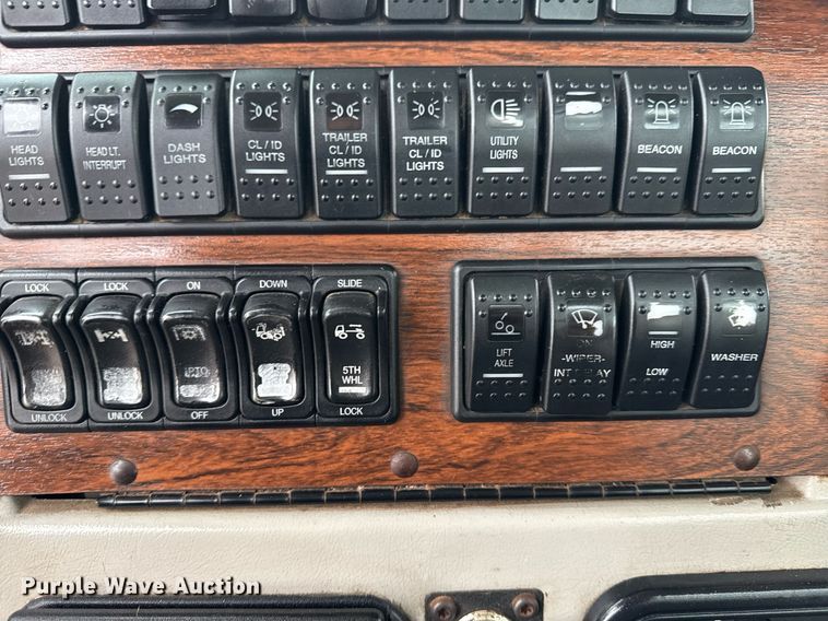 image for item EG5806 2012 Western Star 4900 Conventional  semi truck