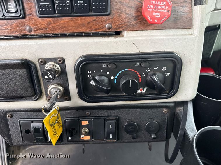 image for item EG5806 2012 Western Star 4900 Conventional  semi truck