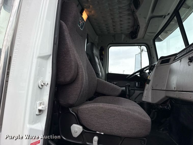 image for item EG5806 2012 Western Star 4900 Conventional  semi truck