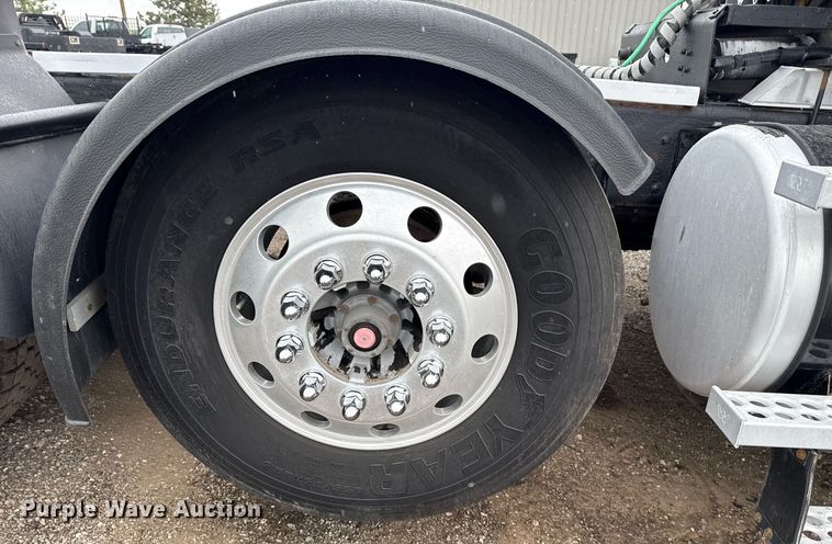 image for item EG5806 2012 Western Star 4900 Conventional  semi truck