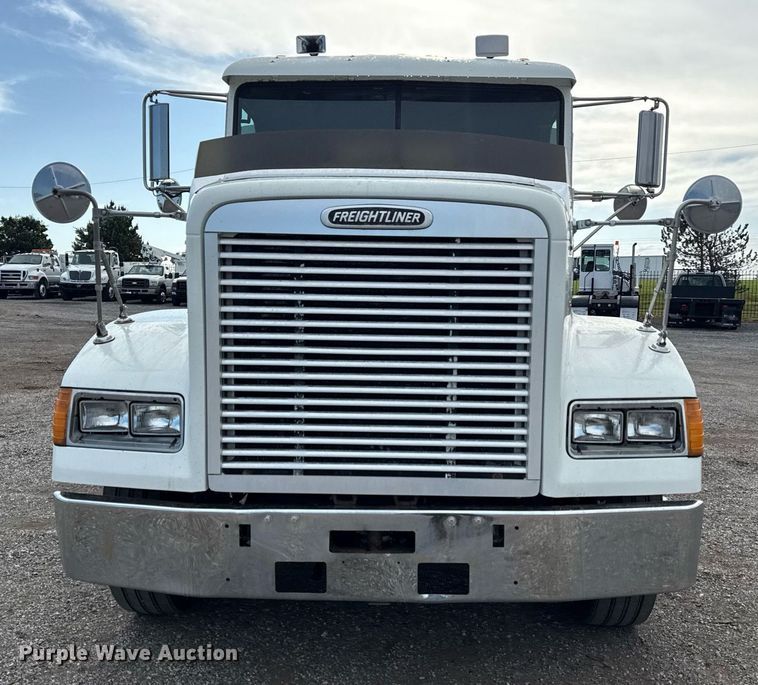 image for item EG5809 2000 Freightliner FLD Conventional  semi truck