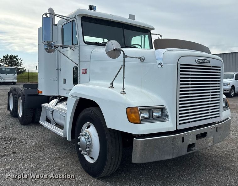 image for item EG5809 2000 Freightliner FLD Conventional  semi truck