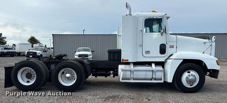 image for item EG5809 2000 Freightliner FLD Conventional  semi truck