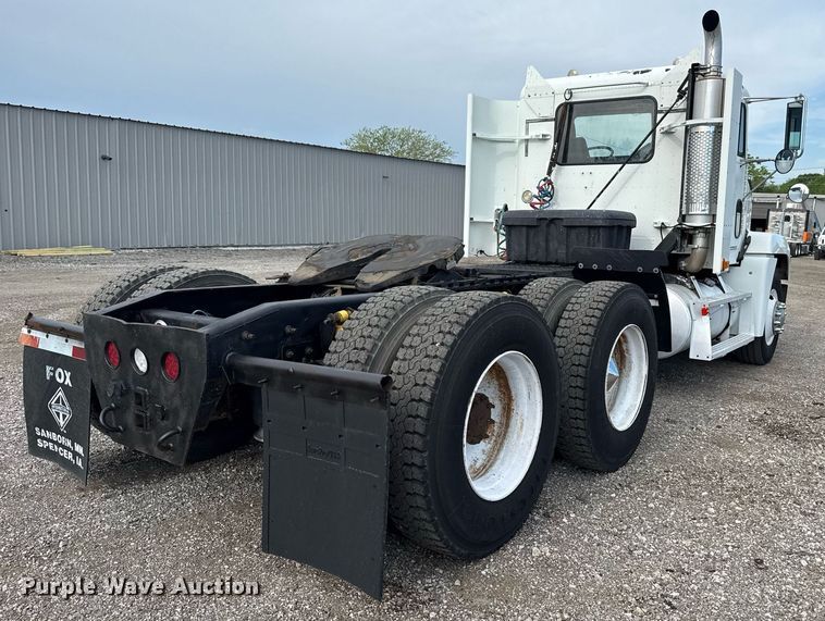 image for item EG5809 2000 Freightliner FLD Conventional  semi truck
