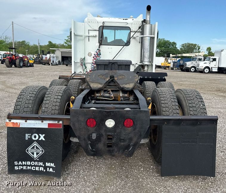 image for item EG5809 2000 Freightliner FLD Conventional  semi truck