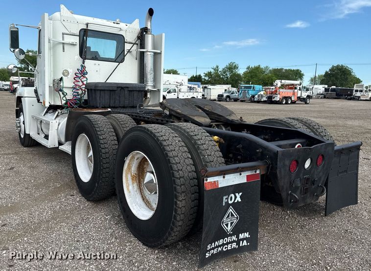 image for item EG5809 2000 Freightliner FLD Conventional  semi truck