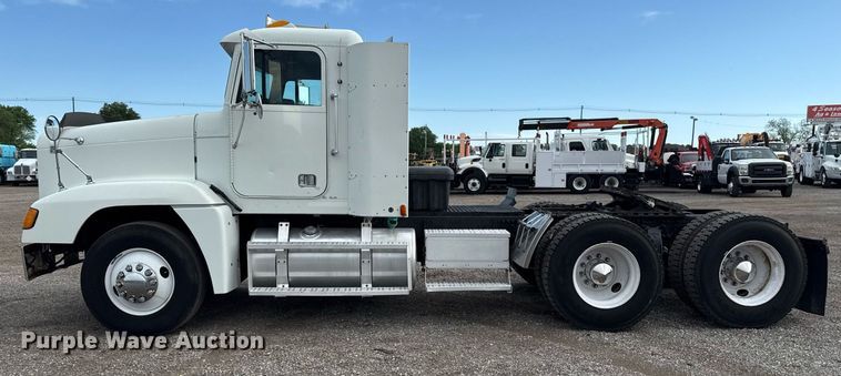 image for item EG5809 2000 Freightliner FLD Conventional  semi truck