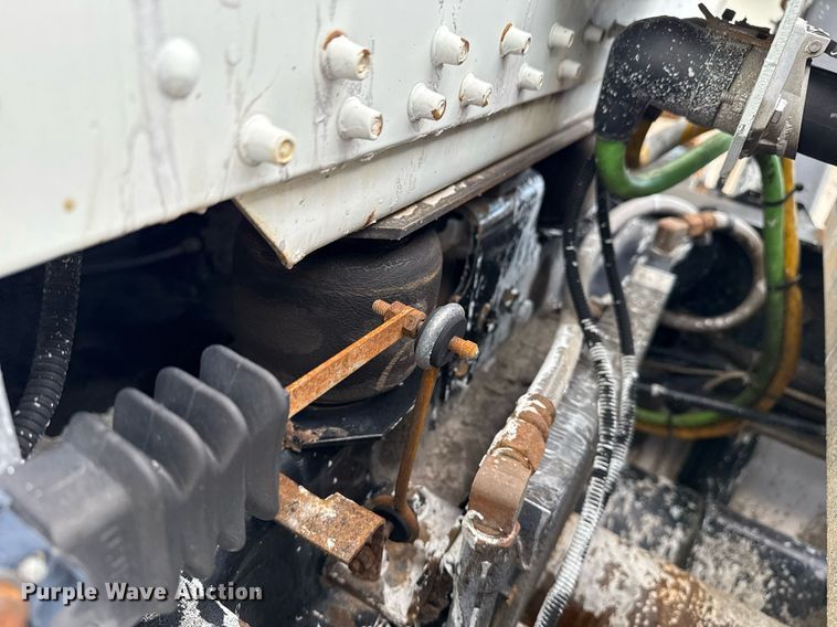 image for item EG5809 2000 Freightliner FLD Conventional  semi truck