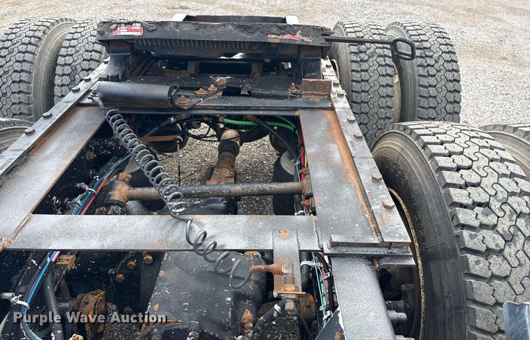 image for item EG5809 2000 Freightliner FLD Conventional  semi truck