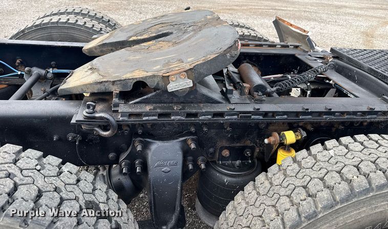 image for item EG5809 2000 Freightliner FLD Conventional  semi truck