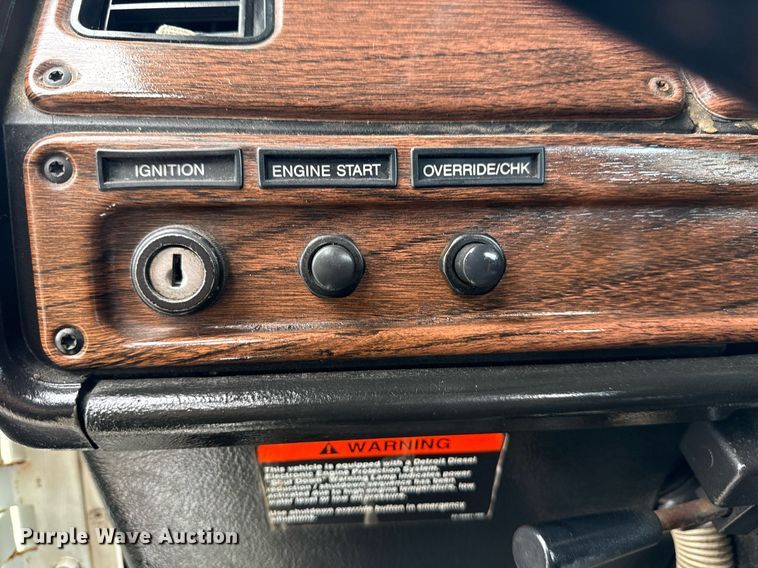 image for item EG5809 2000 Freightliner FLD Conventional  semi truck