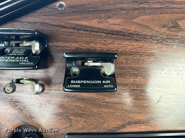 image for item EG5809 2000 Freightliner FLD Conventional  semi truck