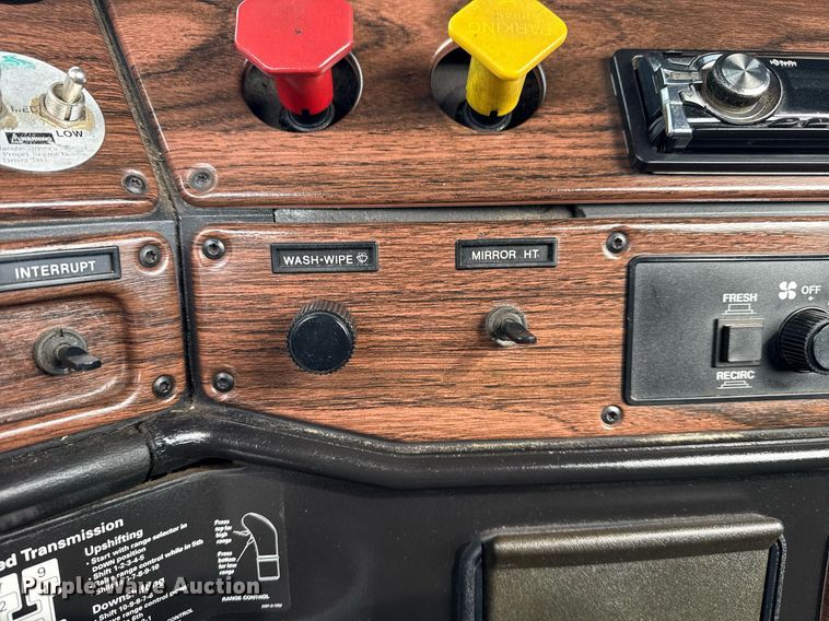 image for item EG5809 2000 Freightliner FLD Conventional  semi truck