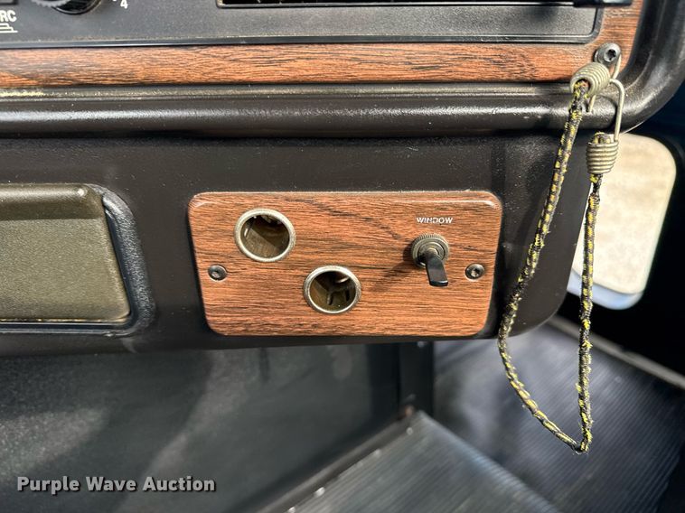 image for item EG5809 2000 Freightliner FLD Conventional  semi truck