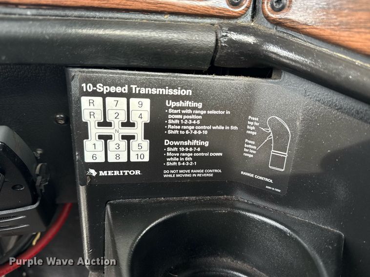 image for item EG5809 2000 Freightliner FLD Conventional  semi truck