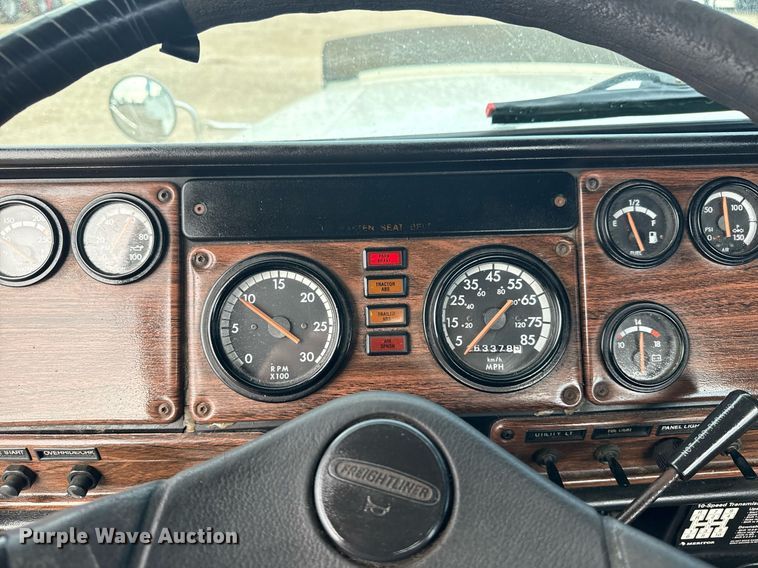 image for item EG5809 2000 Freightliner FLD Conventional  semi truck