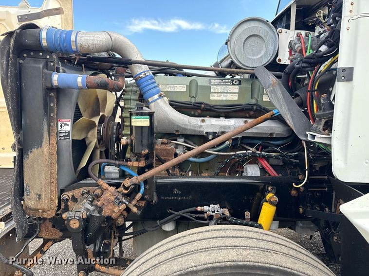 image for item EG5809 2000 Freightliner FLD Conventional  semi truck