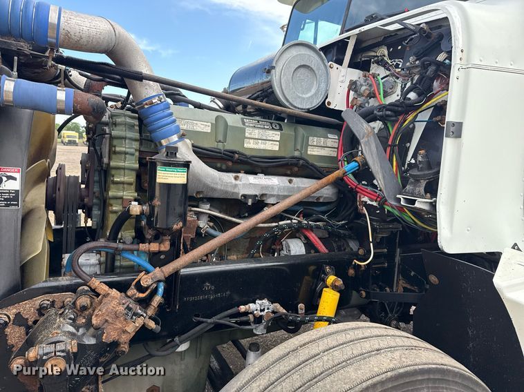 image for item EG5809 2000 Freightliner FLD Conventional  semi truck