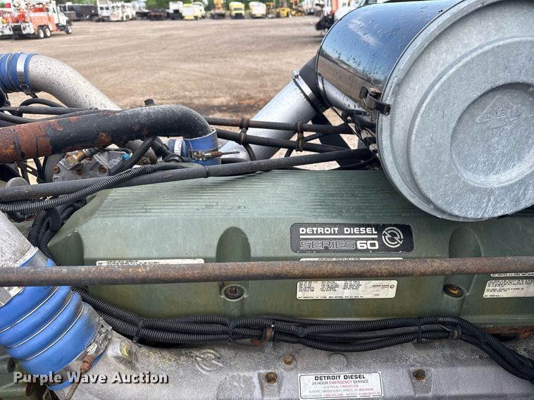 image for item EG5809 2000 Freightliner FLD Conventional  semi truck