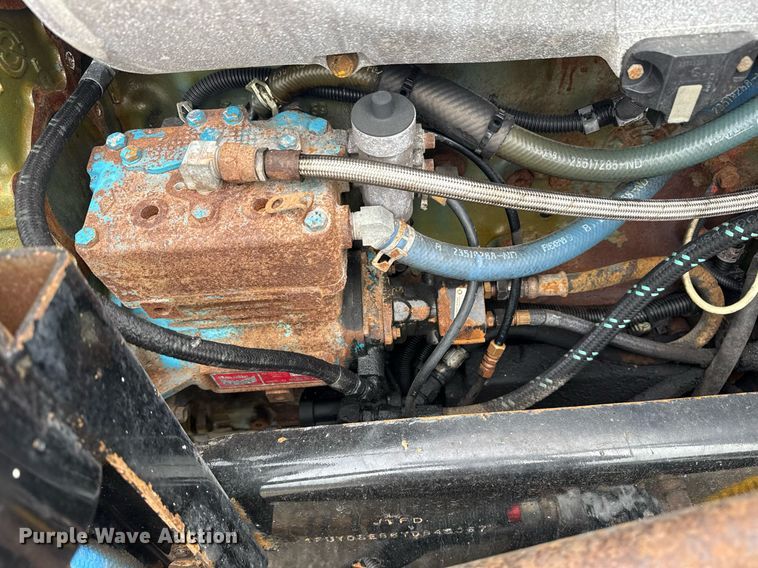 image for item EG5809 2000 Freightliner FLD Conventional  semi truck