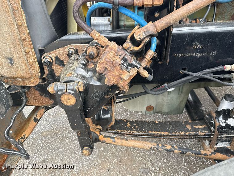 image for item EG5809 2000 Freightliner FLD Conventional  semi truck