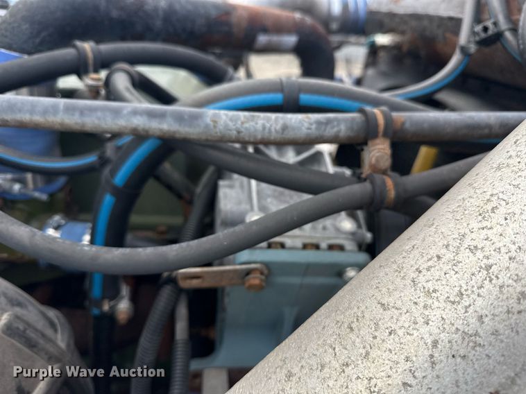 image for item EG5809 2000 Freightliner FLD Conventional  semi truck