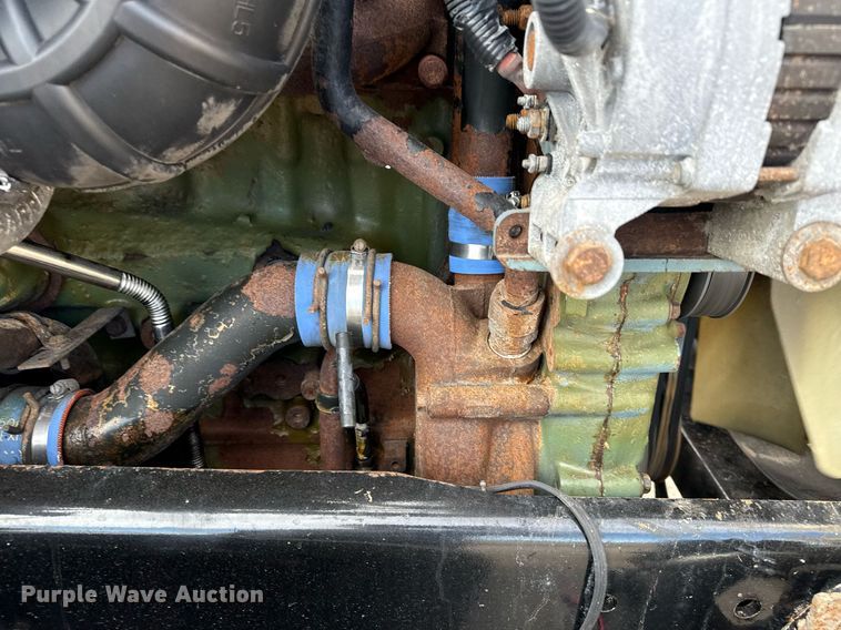 image for item EG5809 2000 Freightliner FLD Conventional  semi truck