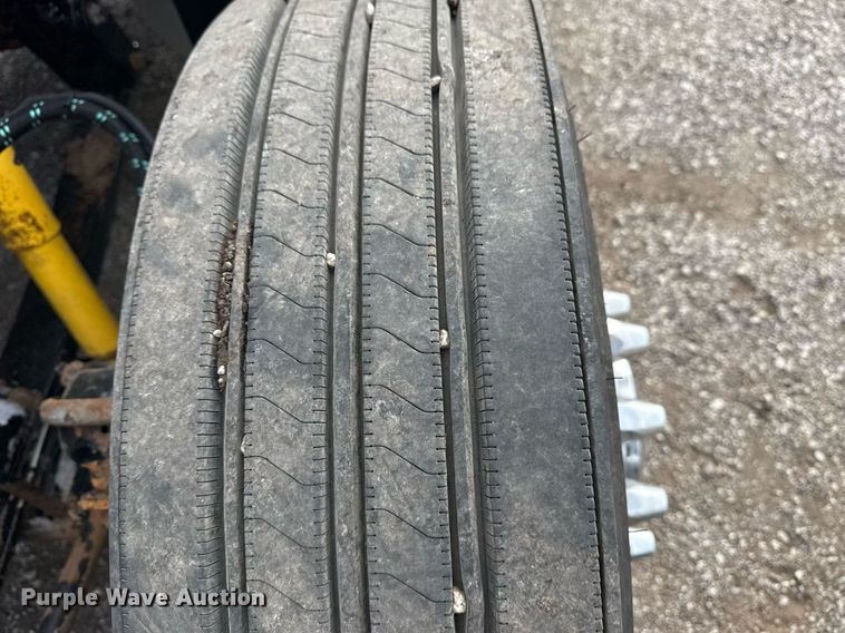 image for item EG5809 2000 Freightliner FLD Conventional  semi truck