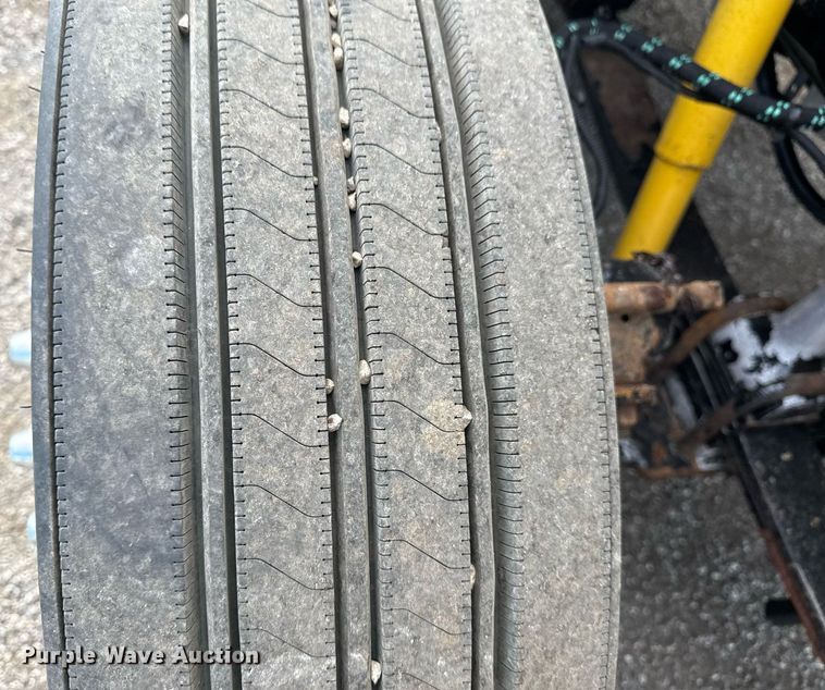 image for item EG5809 2000 Freightliner FLD Conventional  semi truck