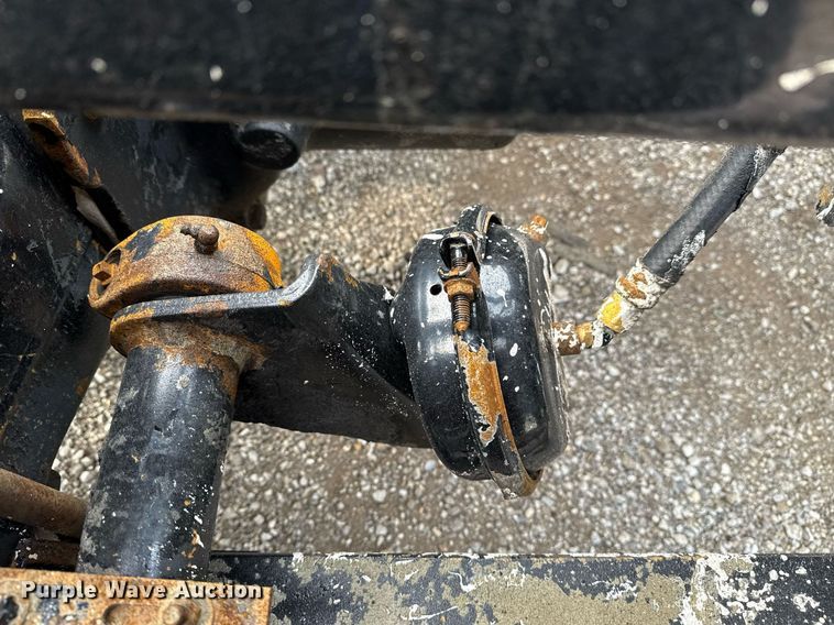 image for item EG5809 2000 Freightliner FLD Conventional  semi truck