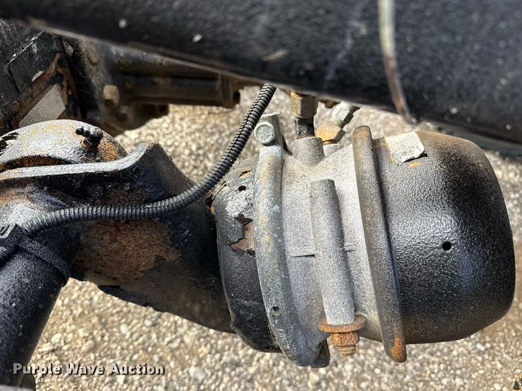 image for item EG5809 2000 Freightliner FLD Conventional  semi truck