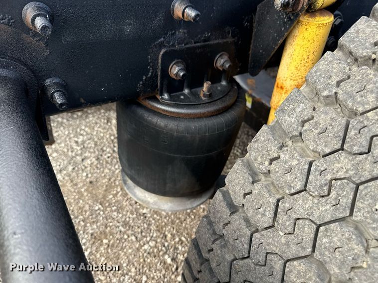 image for item EG5809 2000 Freightliner FLD Conventional  semi truck