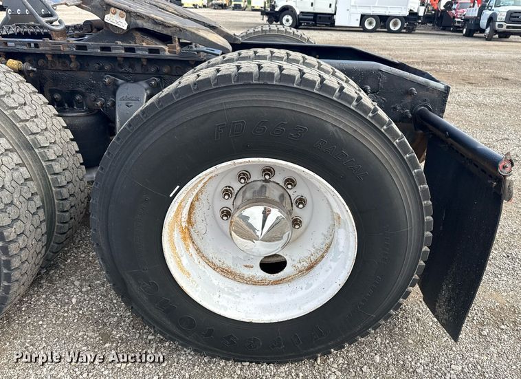 image for item EG5809 2000 Freightliner FLD Conventional  semi truck