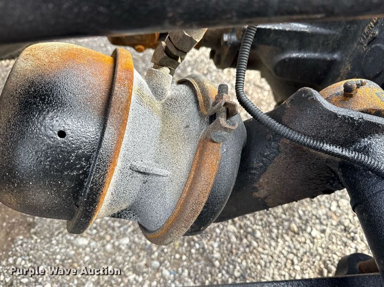 image for item EG5809 2000 Freightliner FLD Conventional  semi truck