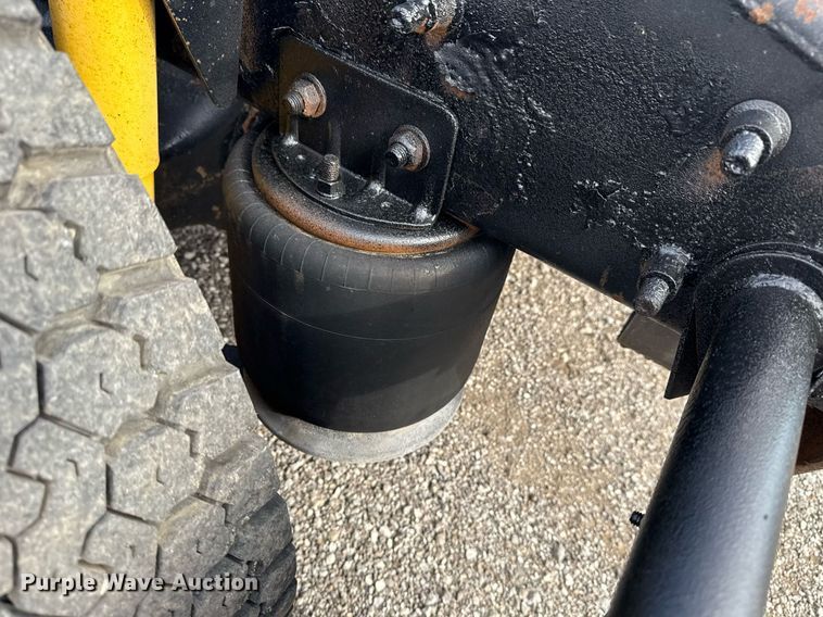 image for item EG5809 2000 Freightliner FLD Conventional  semi truck